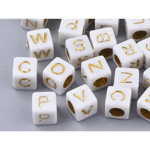 200 mini perles carrées - cubes en plastique - lettres alphabet - blanc et doré - 4,5 mm