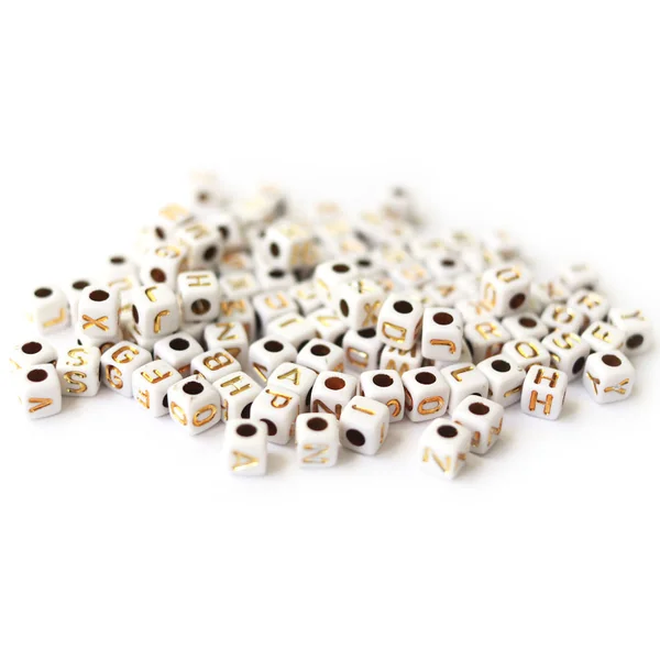 200 mini perles carrées - cubes en plastique - lettres alphabet - blanc et doré - 4,5 mm