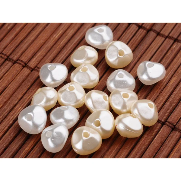 20 perles en plastique imitation perles de culture - forme irrégulière - 8 x 6 mm