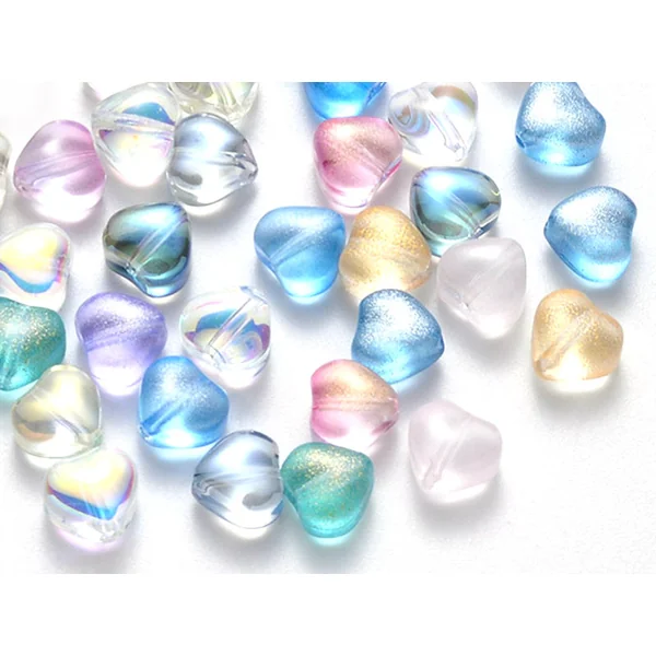 20 perles en verre - petits coeurs couleur variées - 6 mm