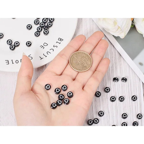 20 perles rondes en plastique - cœurs - noir et blanc