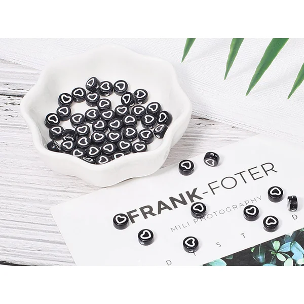 20 perles rondes en plastique - cœurs - noir et blanc
