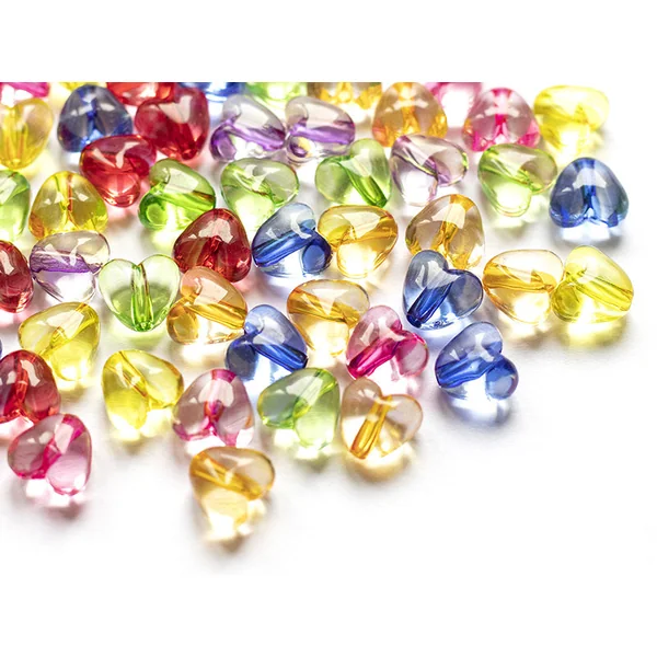 50 perles en plastique coeur - inclusion multicolore - 10 mm