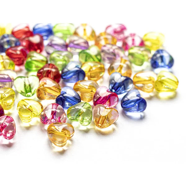 50 perles en plastique coeur - inclusion multicolore - 10 mm