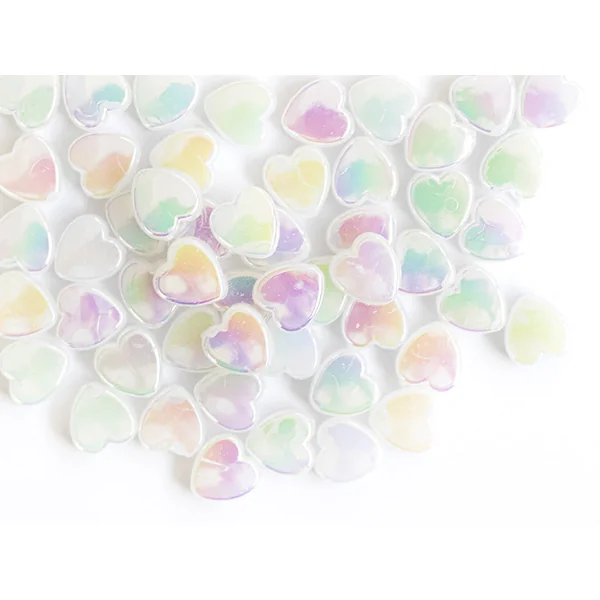 50 perles en plastique - cœurs nacrés - 8 mm