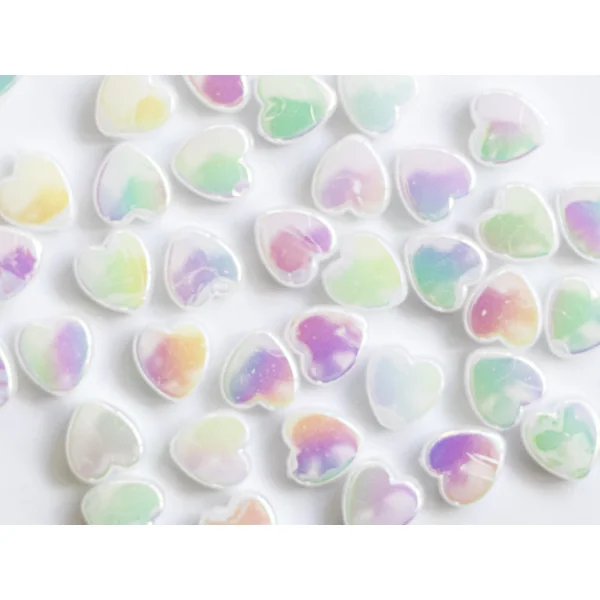 50 perles en plastique - cœurs nacrés - 8 mm