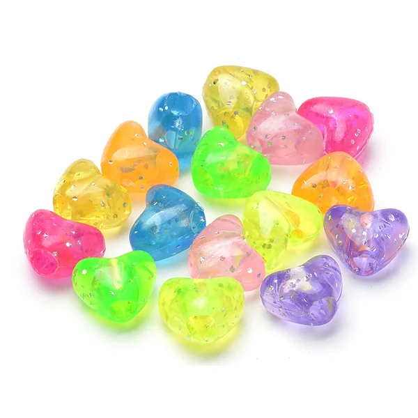 50 perles en plastique- cœurs pailletés - multicolore