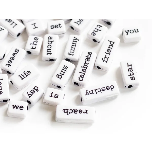 50 perles en plastique - mots - noir et blanc