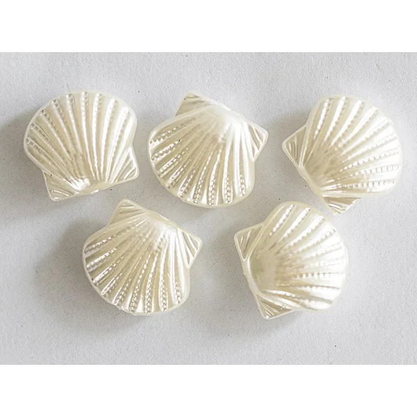 5 perles coquillages en plastique