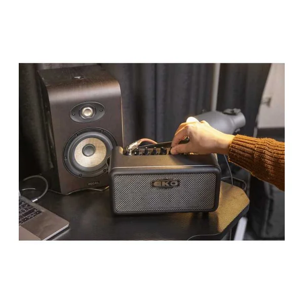 Ampli pour Guitare Electrique EKO BAIO-AMP15 - A modélisations - FX + Bluetooth - HP 2x3" - 15W
