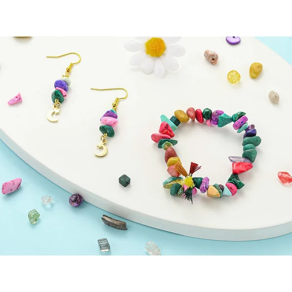 Boîte de 4 compartiments de perles naturelles et synthétiques
