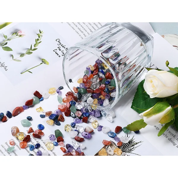 Boîte de perles de pierres précieuses mélangées