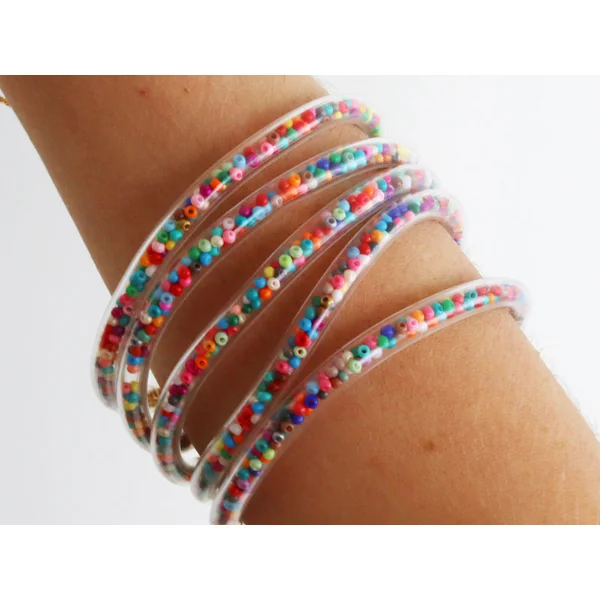 Bracelet jonc bouddhiste fantaisie - inclusion de perles de rocailles multicolores