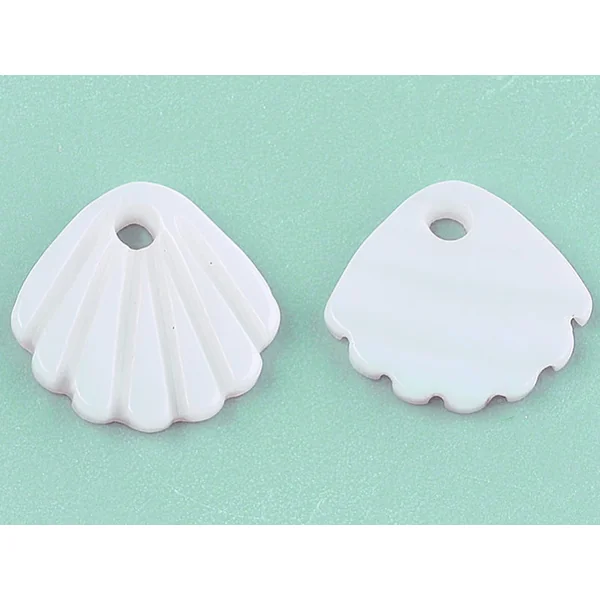 Breloque coquillage en nacre