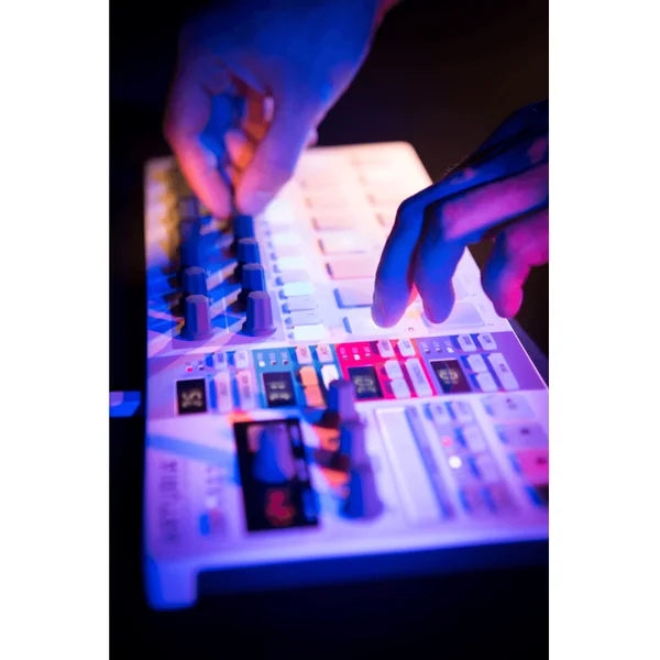 Contrôleur ARTURIA BEATSTEPRO - Contrôleur et séquenceur