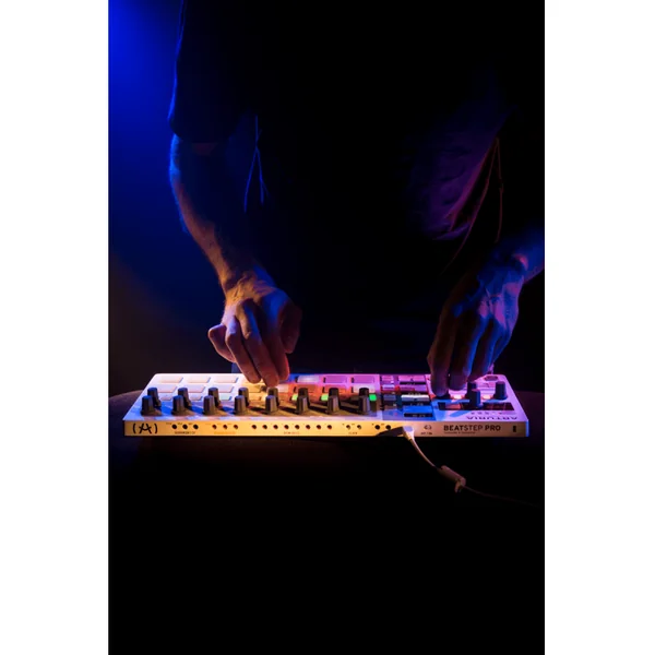 Contrôleur ARTURIA BEATSTEPRO - Contrôleur et séquenceur