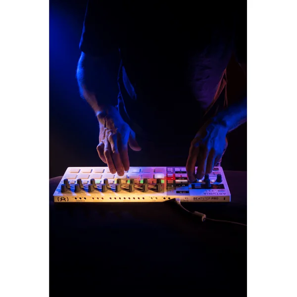 Contrôleur ARTURIA BEATSTEPRO - Contrôleur et séquenceur