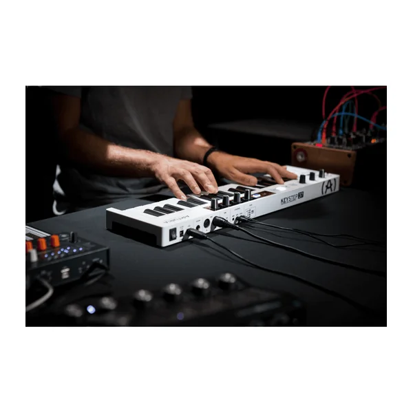 Contrôleur ARTURIA KEYSTEP-37 - Clavier 37 mini touches