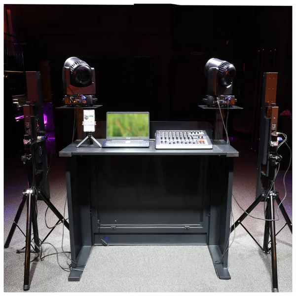 DNA DJ BOOTH TOWERS BK