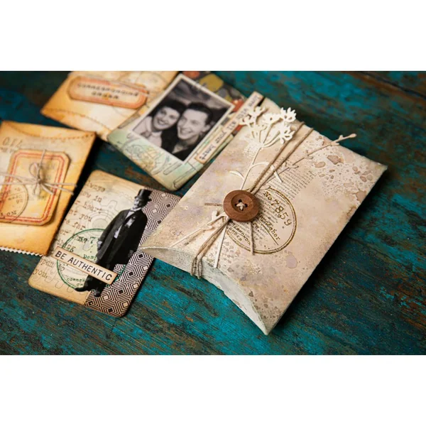 Gabarit d'estampe Sizzix Thinlits « Pillow Box + Bag by Tim Holtz »