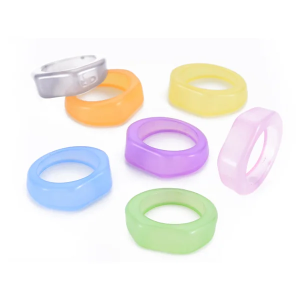 Grosse bague en acrylique transparente - Couleur aléatoire