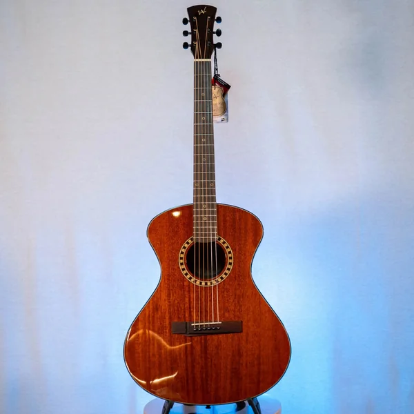 Guitare Andrew White EOS acajou