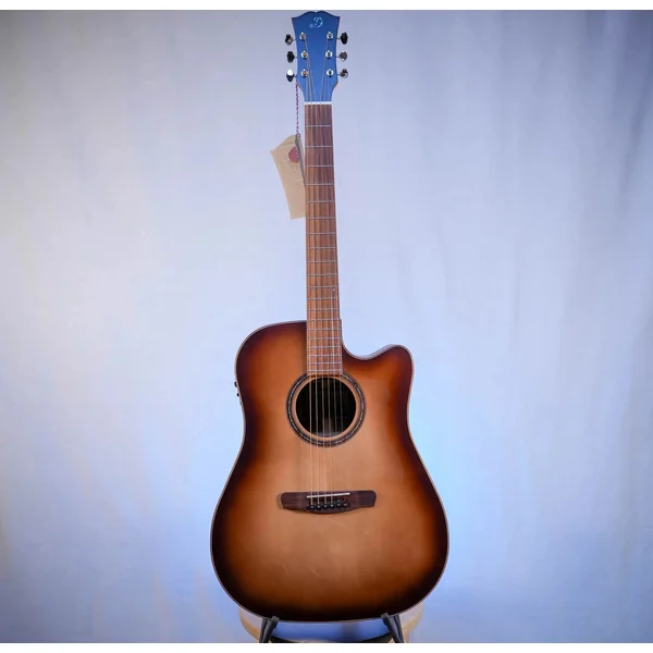 Guitare Dowina Granus DCE