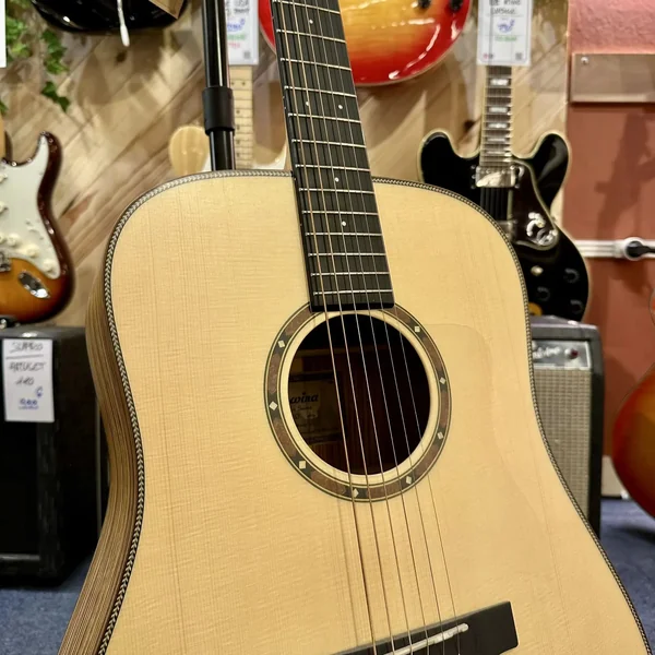 Guitare Dowina Marus D
