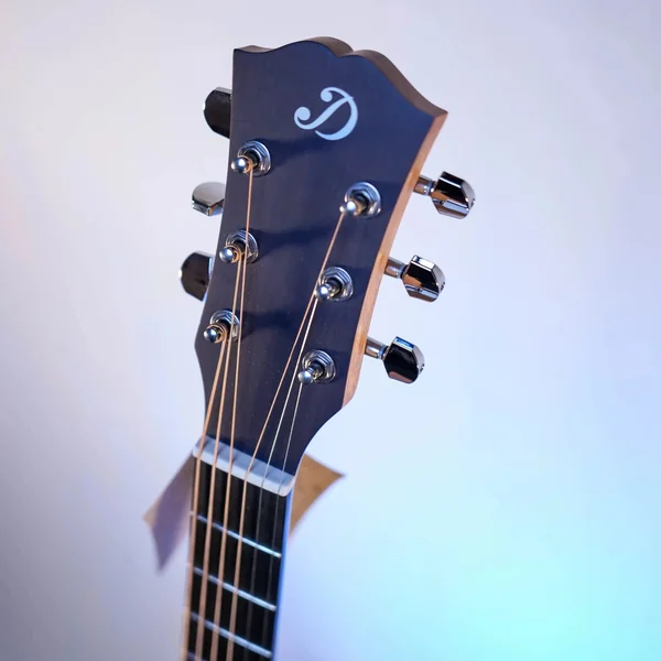 Guitare Dowina Marus GA