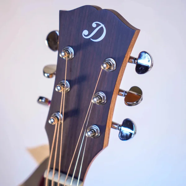 Guitare Dowina Puella GA
