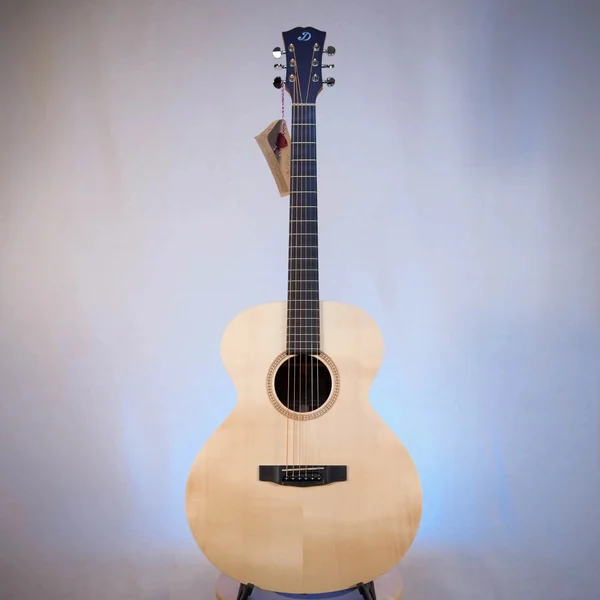 Guitare Dowina Puella GA