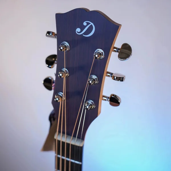 Guitare Dowina Puella GACE