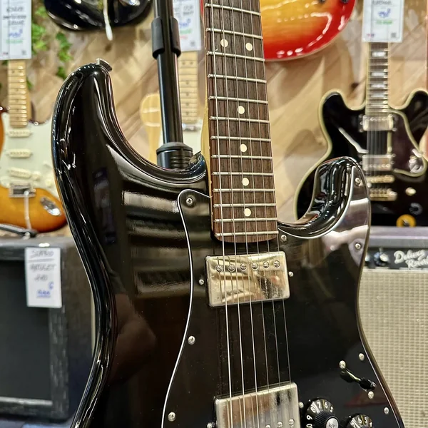 Guitare Fender Stratocaster BlackTop HH