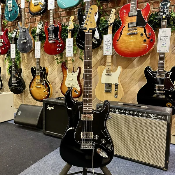 Guitare Fender Stratocaster BlackTop HH