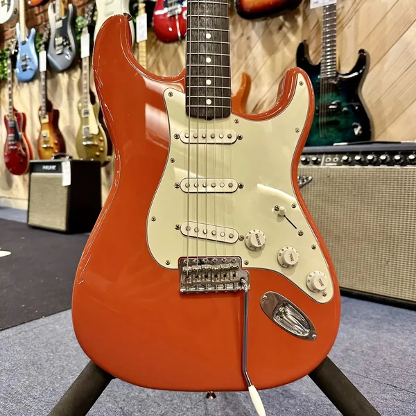 Guitare Fender Stratocaster Japan Traditional II Fiesta Red