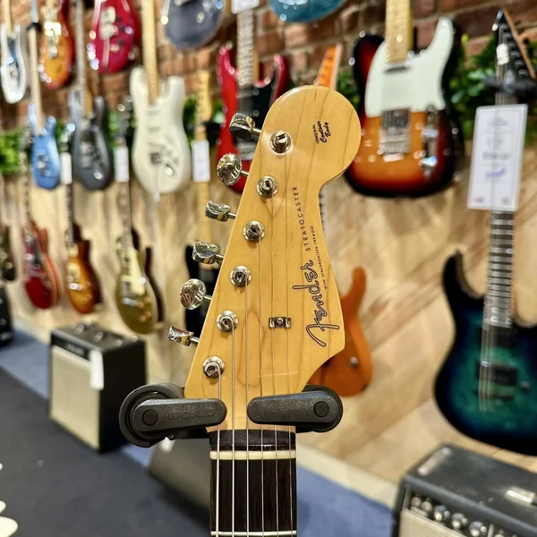 Guitare Fender Stratocaster Japan Traditional II Fiesta Red