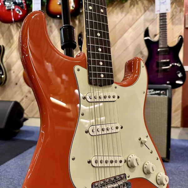 Guitare Fender Stratocaster Japan Traditional II Fiesta Red
