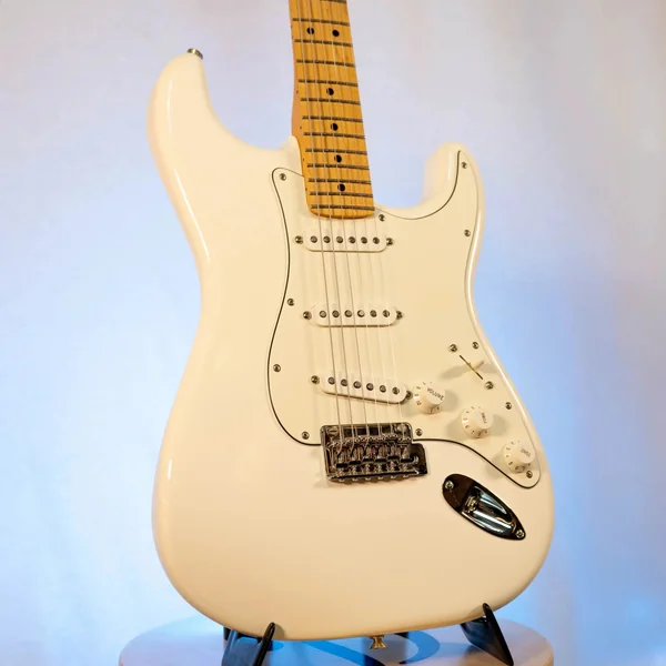 Guitare Fender Stratocaster Player Olympic White