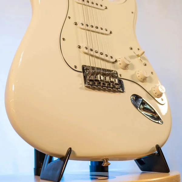 Guitare Fender Stratocaster Player Olympic White