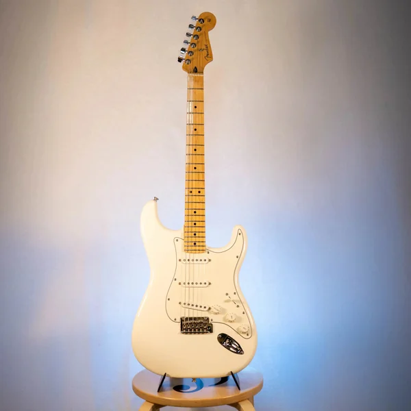 Guitare Fender Stratocaster Player Olympic White