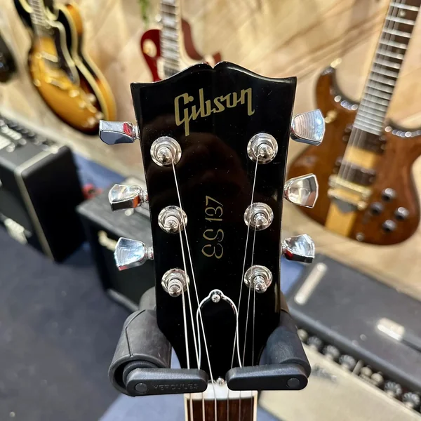 Guitare Gibson ES137