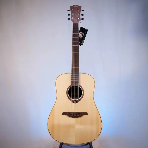 Guitare Lag Tramontane T70D