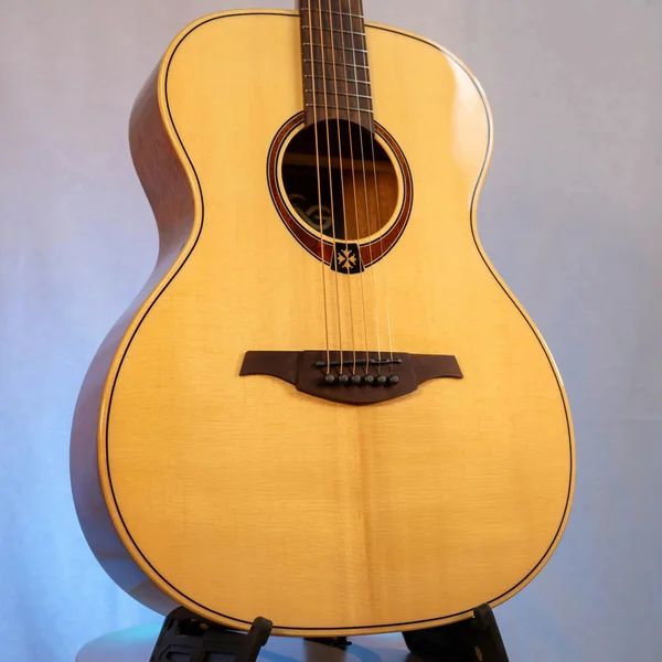 Guitare Lag Tramontane T88A