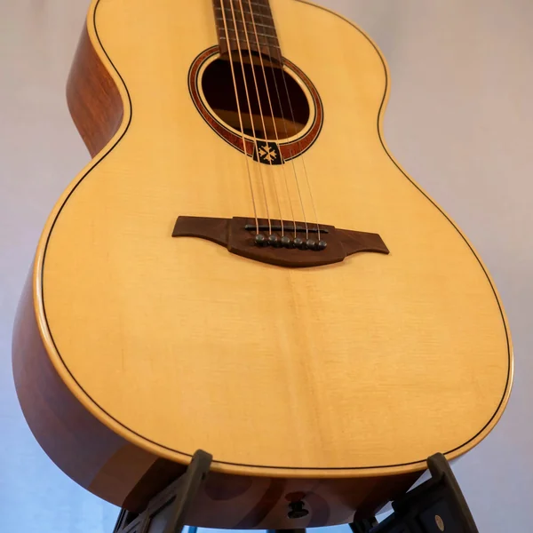 Guitare Lag Tramontane T88A
