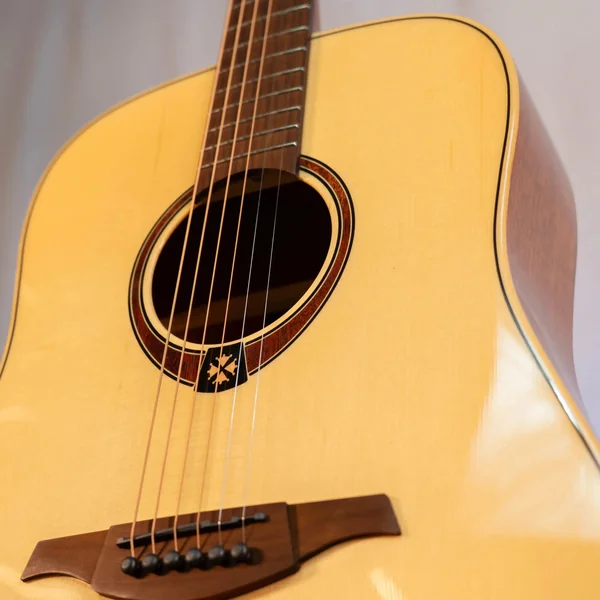Guitare Lag Tramontane T88D