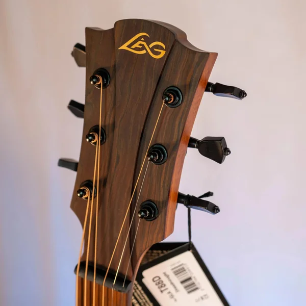 Guitare Lag Tramontane T88D
