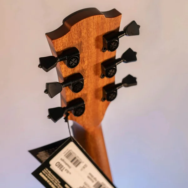 Guitare Lag Tramontane T88D