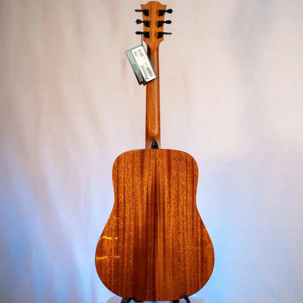 Guitare Lag Tramontane T88D