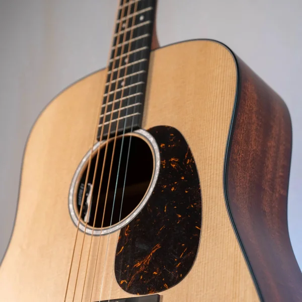 Guitare Martin D-10E