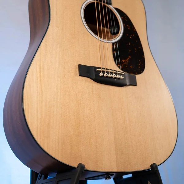 Guitare Martin D-10E